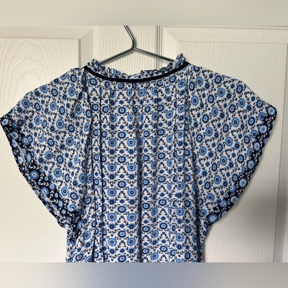 LOFT Floral Flutter Sleeve Blue White & Black Swing Dress Size Medium - Picture 6 of 16